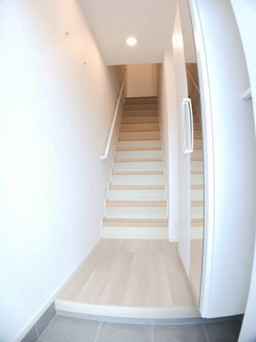 シャルム６番館　Ａの玄関