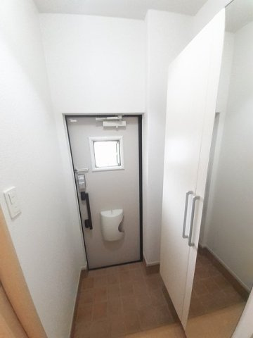 ニュー・ガジュマルの玄関