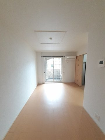 ニュー・ガジュマルの居間・リビング