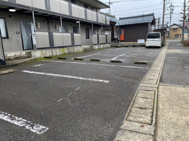 シャルマンドミールの駐車場