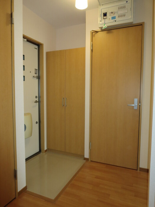 リースランドネオス春日壱番館　Ａの玄関