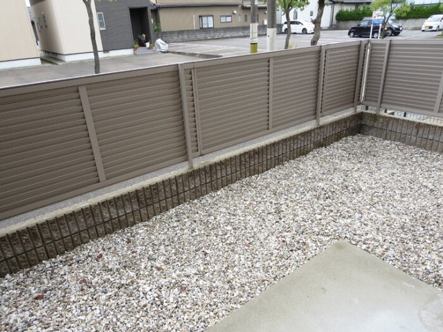 リースランドネオス春日壱番館　Ａの庭