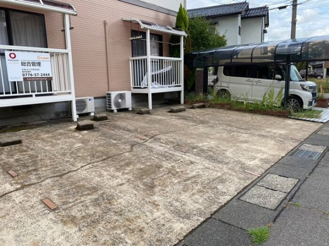 アルカディアの駐車場