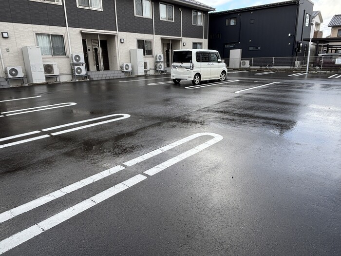 vivere（ヴィヴェーレ）の駐車場