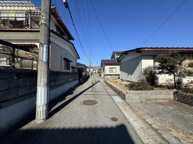 東区東中島1丁目　土地の前面道路含む現地写真