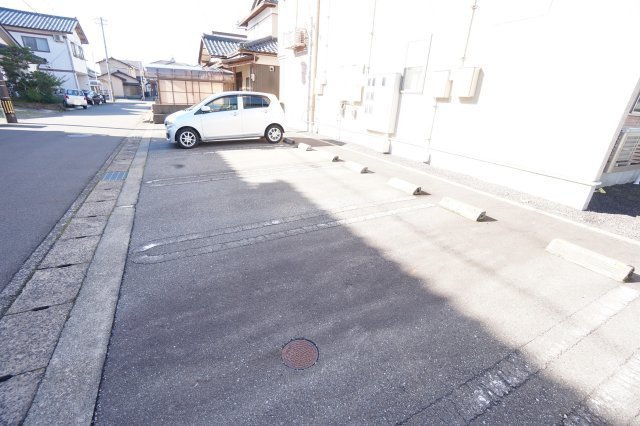 アルモニーテの駐車場