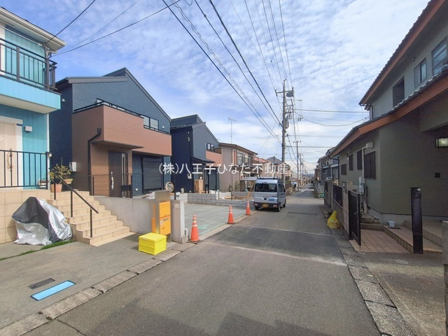 祝　成約済み　八王子市　散田町　新築戸建ての前面道路含む現地写真|～仲介手数料無料☆八王子ひなた不動産～八王子市散田町　新築戸建て