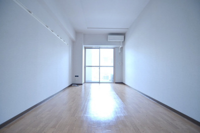 【居間・リビング】 | ソレイユ鶴瀬 | ゆったり過ごせる居間です