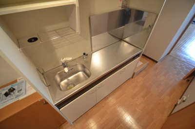 【キッチン】 | ソレイユ鶴瀬 | コンパクトなキッチンで掃除もラクラク