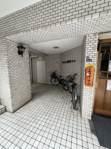 MAC小網町コートのエントランス