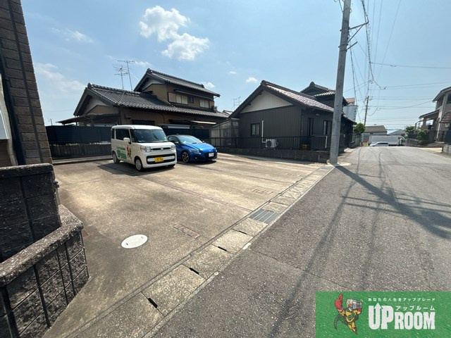 パラシオンの駐車場