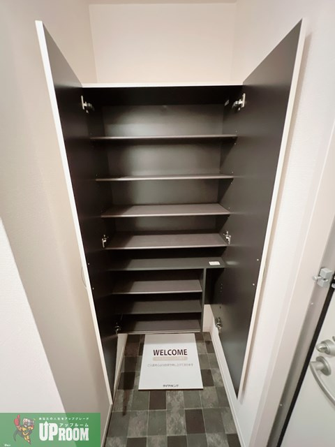 ムーンライトＢ棟の玄関