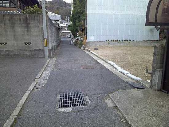 【前面道路含む現地写真】