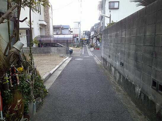 【前面道路含む現地写真】