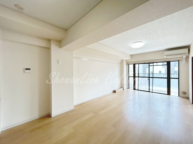藤沢市湘南台２丁目の賃貸マンションの居間・リビング|使いやすいリビングになります♪