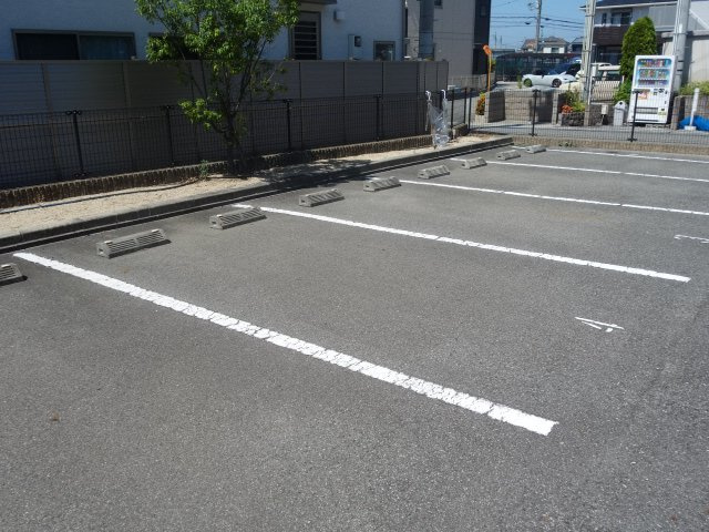 レオパレス魚住南の駐車場