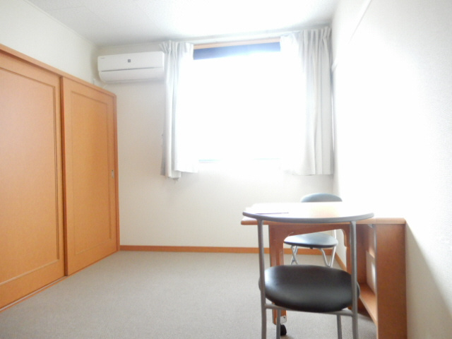 明石市二見町東二見のアパートの居間・リビング