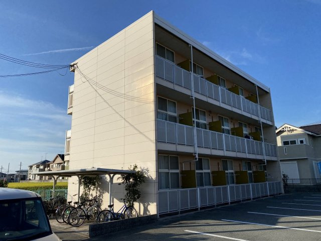 加古川市平岡町一色の賃貸マンションの外観