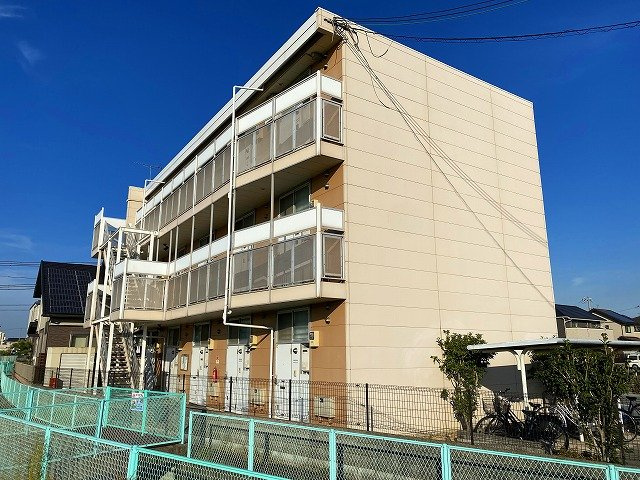 加古川市平岡町一色の賃貸マンションの外観