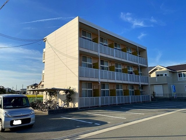 加古川市平岡町一色の賃貸マンションの外観