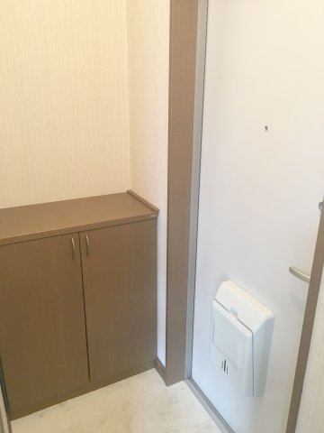 レジデンス山手の玄関