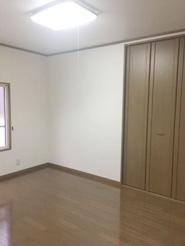 レジデンス山手の洋室