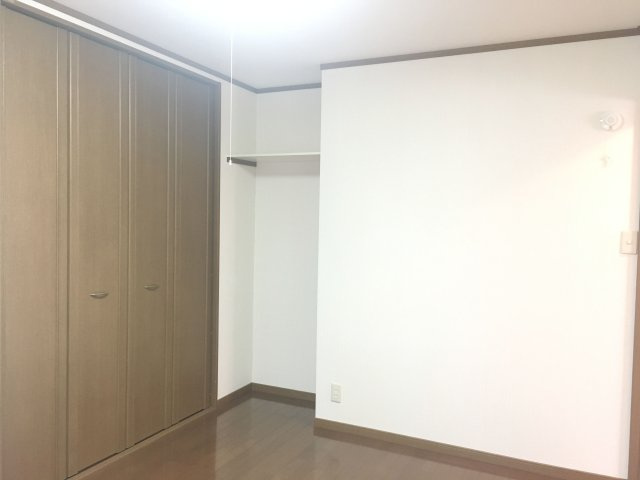 レジデンス山手の洋室