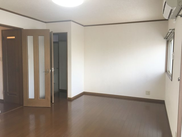 レジデンス山手の居間・リビング|LDK12帖