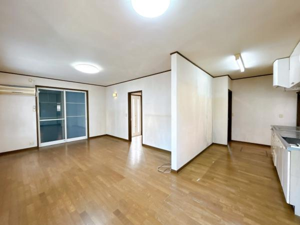 【居間・リビング】 | 約17.75帖のリビングです。