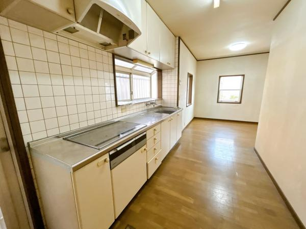【キッチン】 | キッチンはオール電化のためIHクッキングヒーターです。