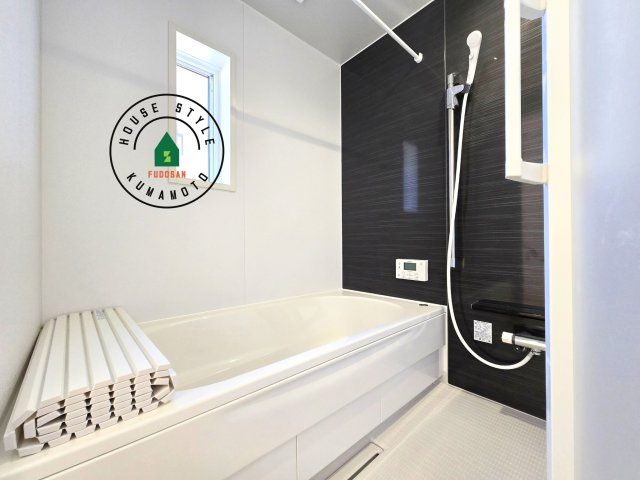 合志市野々島第3-1棟（1号棟）の浴室|浴室は一日の疲れを癒す場所だから、家族みんながゆったりできる快適設計。追い炊き機能付きオートバス。安定した温度で、いつでも快適に入浴できます。