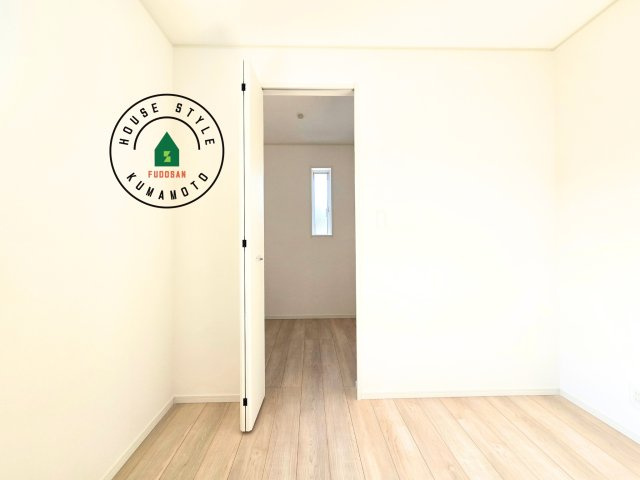 合志市野々島第3-1棟（1号棟）の収納|洋服や大きな荷物が多い方や人数の多いご家族などは、一般的なクローゼットよりもウォークインクローゼットのほうが使い勝手が良いです。