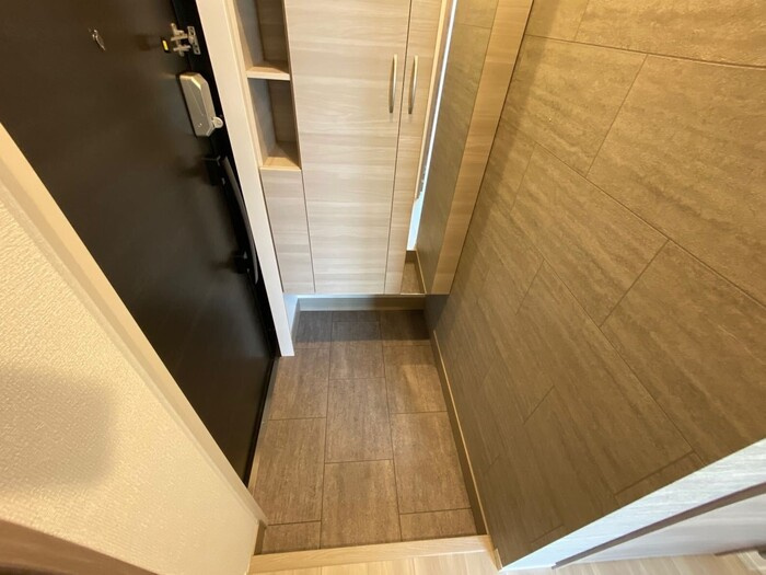 メゾンドローズの玄関