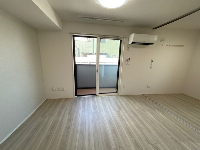 メゾンドローズの居間・リビング