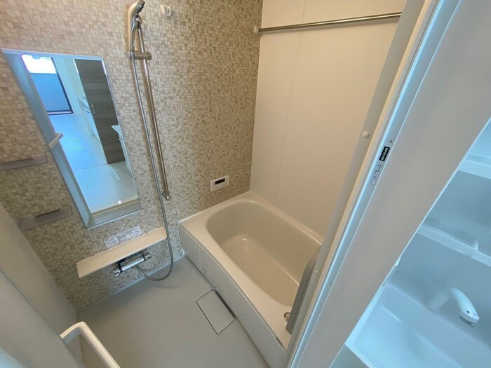 メゾンドローズの浴室