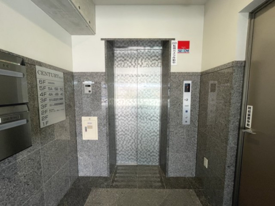 センチュリービルのエントランス