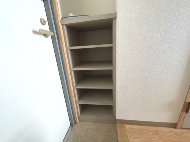 センチュリービルの玄関