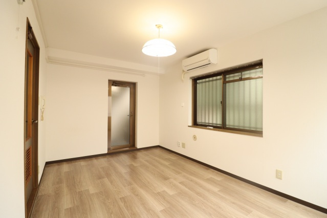 ロジュマン宇品の洋室