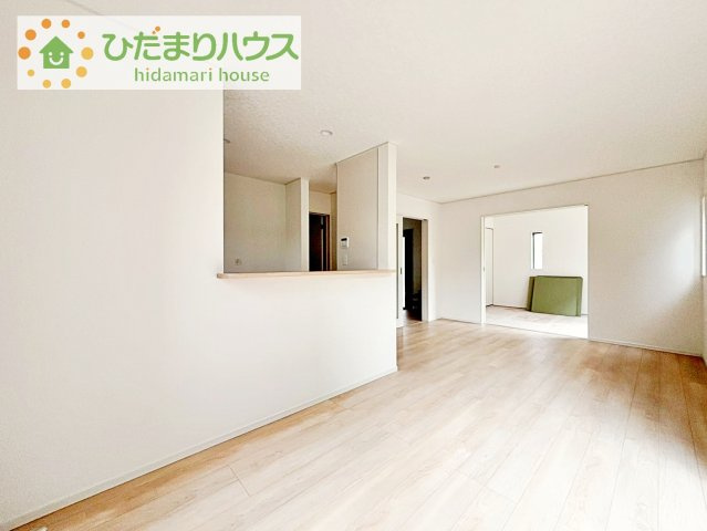 【居間・リビング】 | つくば市若葉第11　新築戸建 | お子様が元気に遊べる広々としたリビングです！