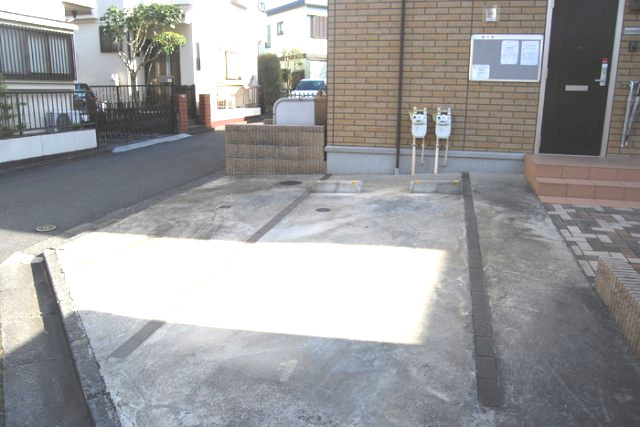 東村山市萩山町３丁目のアパートの駐車場