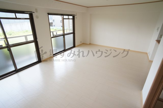 サザンハイムの居間・リビング|参考、同建物・同間取りの号室