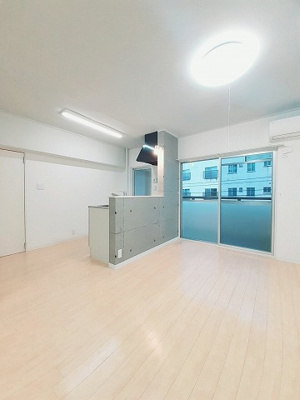 【居間・リビング】 | マッサム西持田2号館