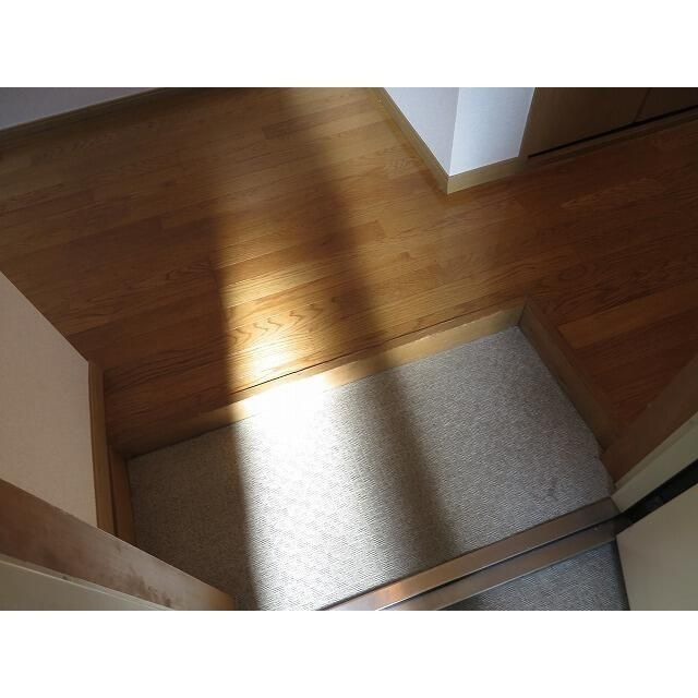 ハイツ三原田の玄関