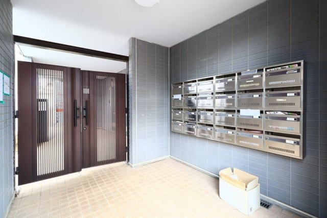 ルミナス東浦和のエントランス|毎日通るエントランスはこのようになっています