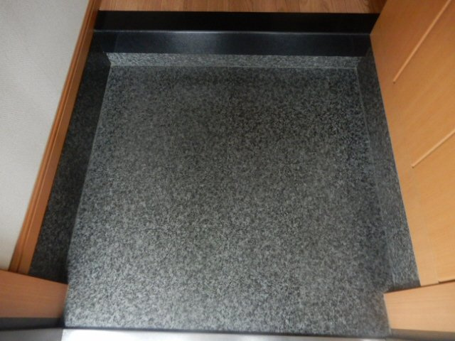 加古川市加古川町中津のアパートの玄関