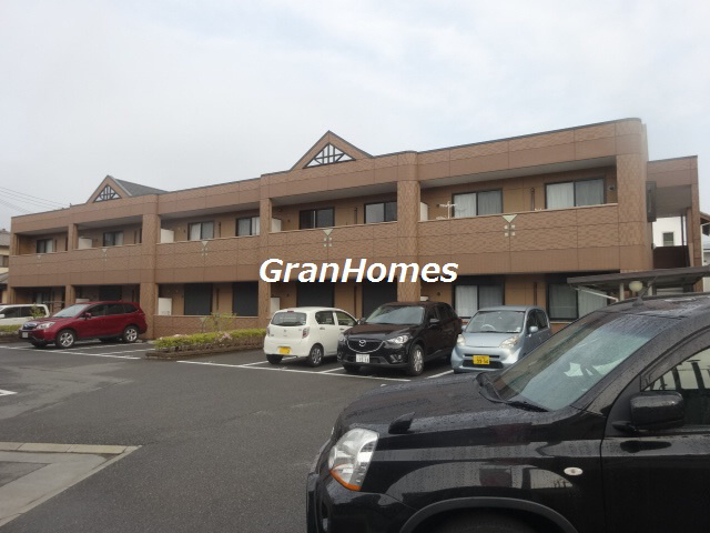 加古川市加古川町中津のアパートの外観