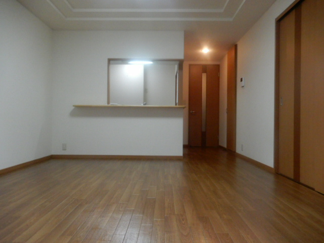 加古川市加古川町中津のアパートの居間・リビング