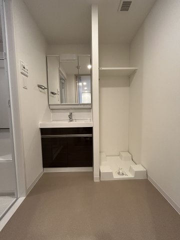 アイル　グランデ赤羽の洗面所|明るい洗面所です