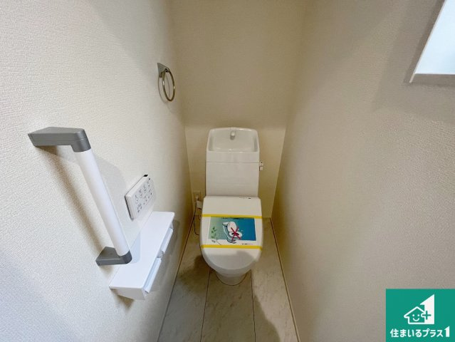 明石市魚住町金ヶ崎　新築一戸建てのトイレ|1・2階の2ヶ所にあるので、朝の忙しい時間の順番待ちもなく、深夜の利用にも大変便利です。