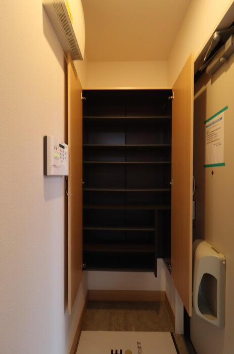 フローラル平野の玄関